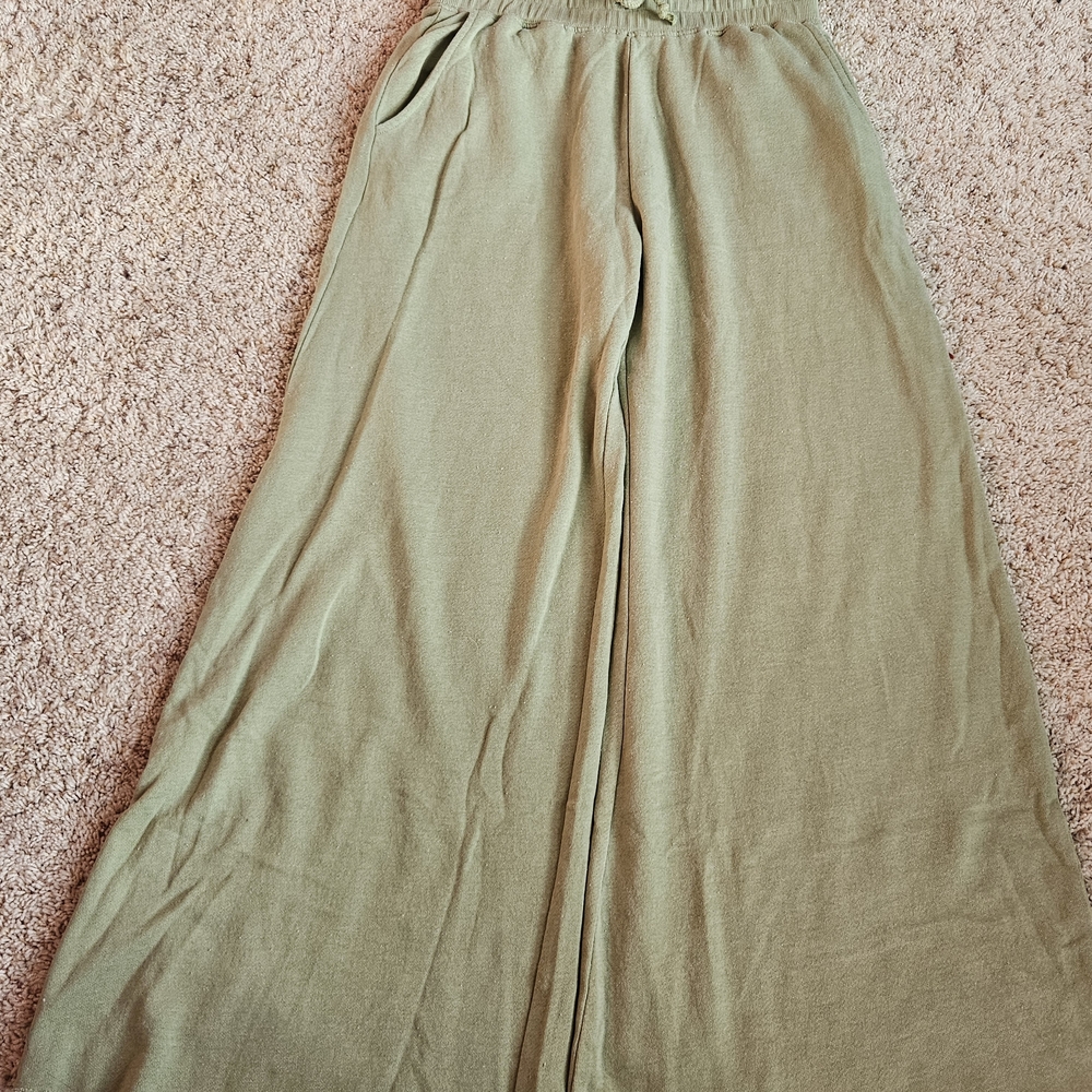 Wide Leg Women’s Pants in Olive Green